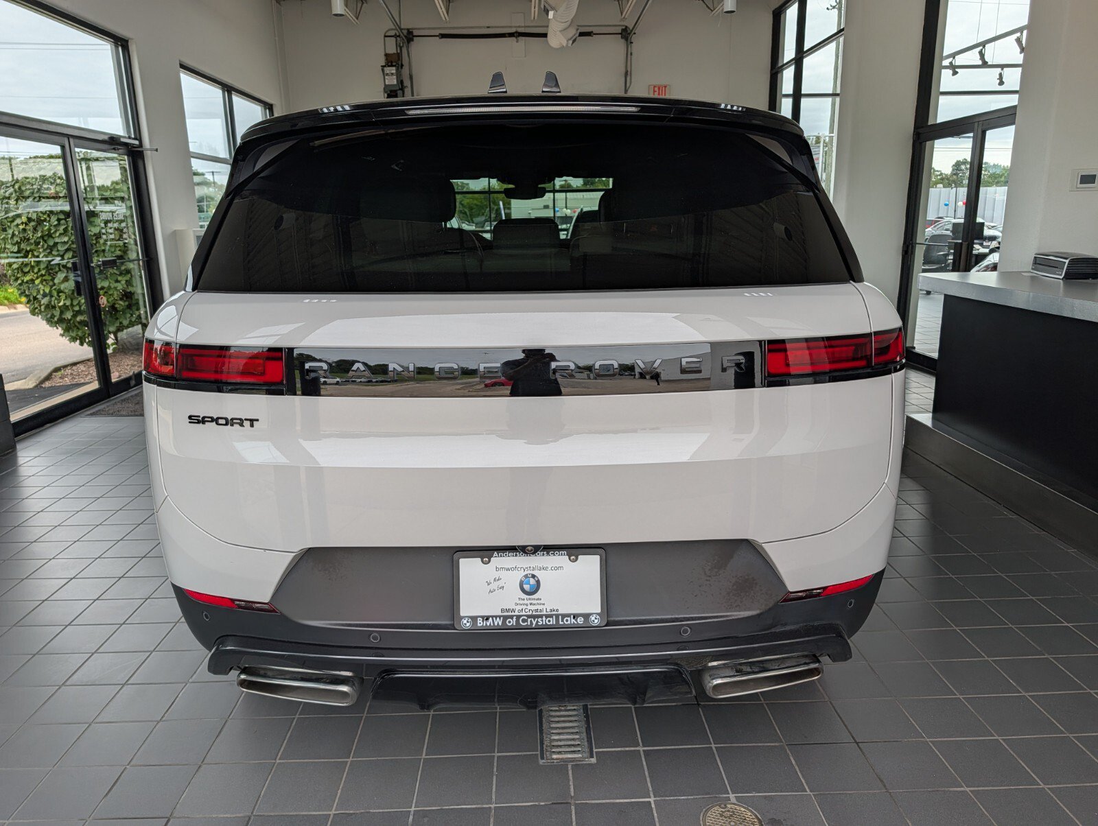 Used 2025 Land Rover Range Rover Sport SE AWD/4WD image 3