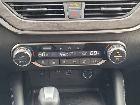 Used 2023 Nissan Altima 2.5 SL FWD image 15
