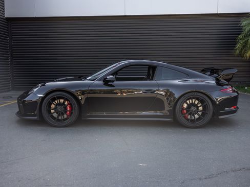 Used 2018 Porsche 911 GT3 RWD image 2