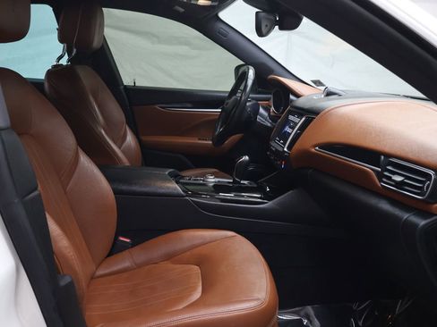 Used 2018 Maserati Levante AWD/4WD image 10