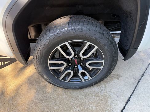 New 2026 GMC Sierra 1500 AT4 w/ AT4 Preferred Package AWD/4WD image 35