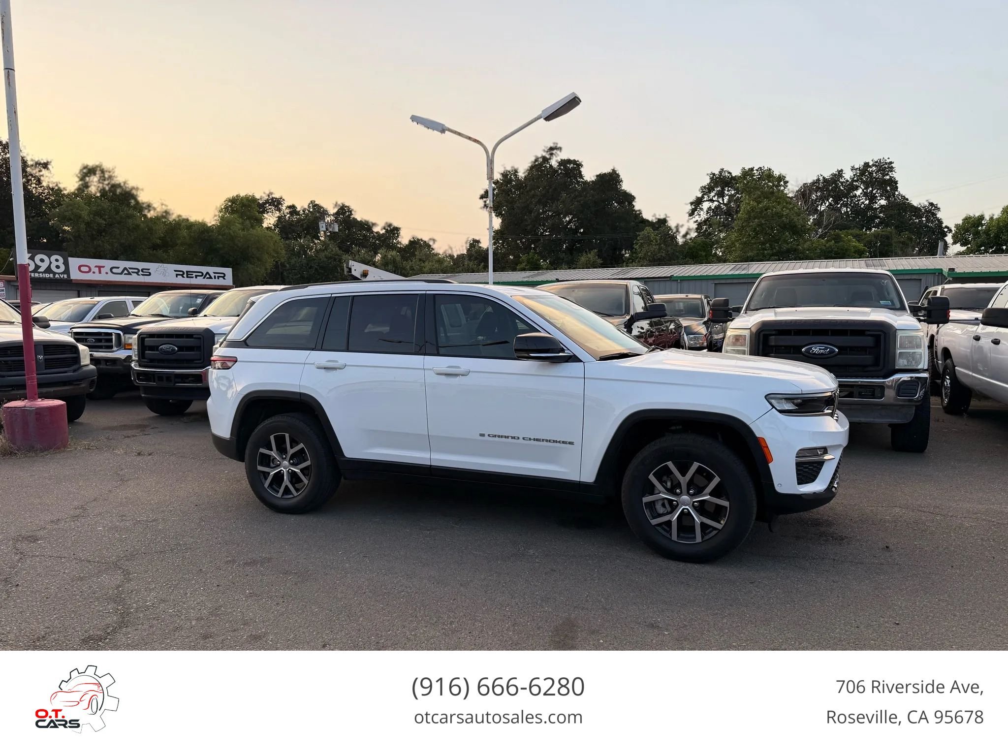 Used 2023 Jeep Grand Cherokee Limited w/ Luxury Tech Group II AWD/4WD image 1
