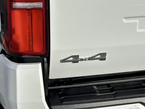 Certified 2025 Toyota Tacoma SR5 image 25