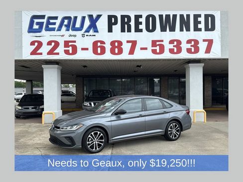 Used 2025 Volkswagen Jetta Sport FWD image 1
