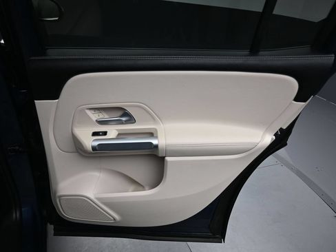 Used 2022 Mercedes-Benz GLB 250 4MATIC image 45