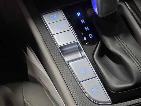 Certified 2025 Hyundai Elantra SEL image 28