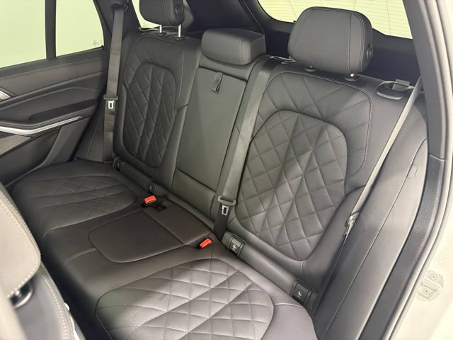 Used 2025 BMW X5 xDrive40i w/ M Sport Package AWD/4WD image 16