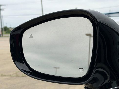 Used 2024 Chrysler Pacifica Limited FWD image 36