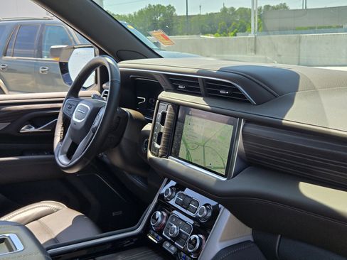 Used 2024 GMC Yukon Denali RWD image 32