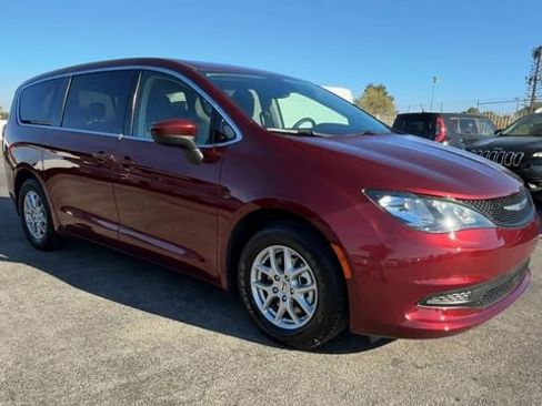 Used 2023 Chrysler Voyager LX FWD image 2