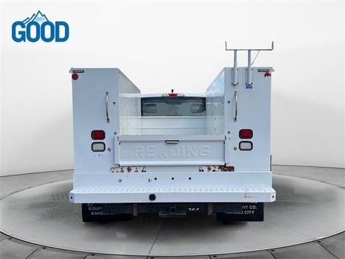 Used 2017 Ford F550 2WD Regular Cab Super Duty image 4