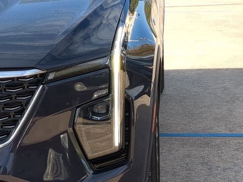 Used 2025 Cadillac XT4 Premium Luxury image 10