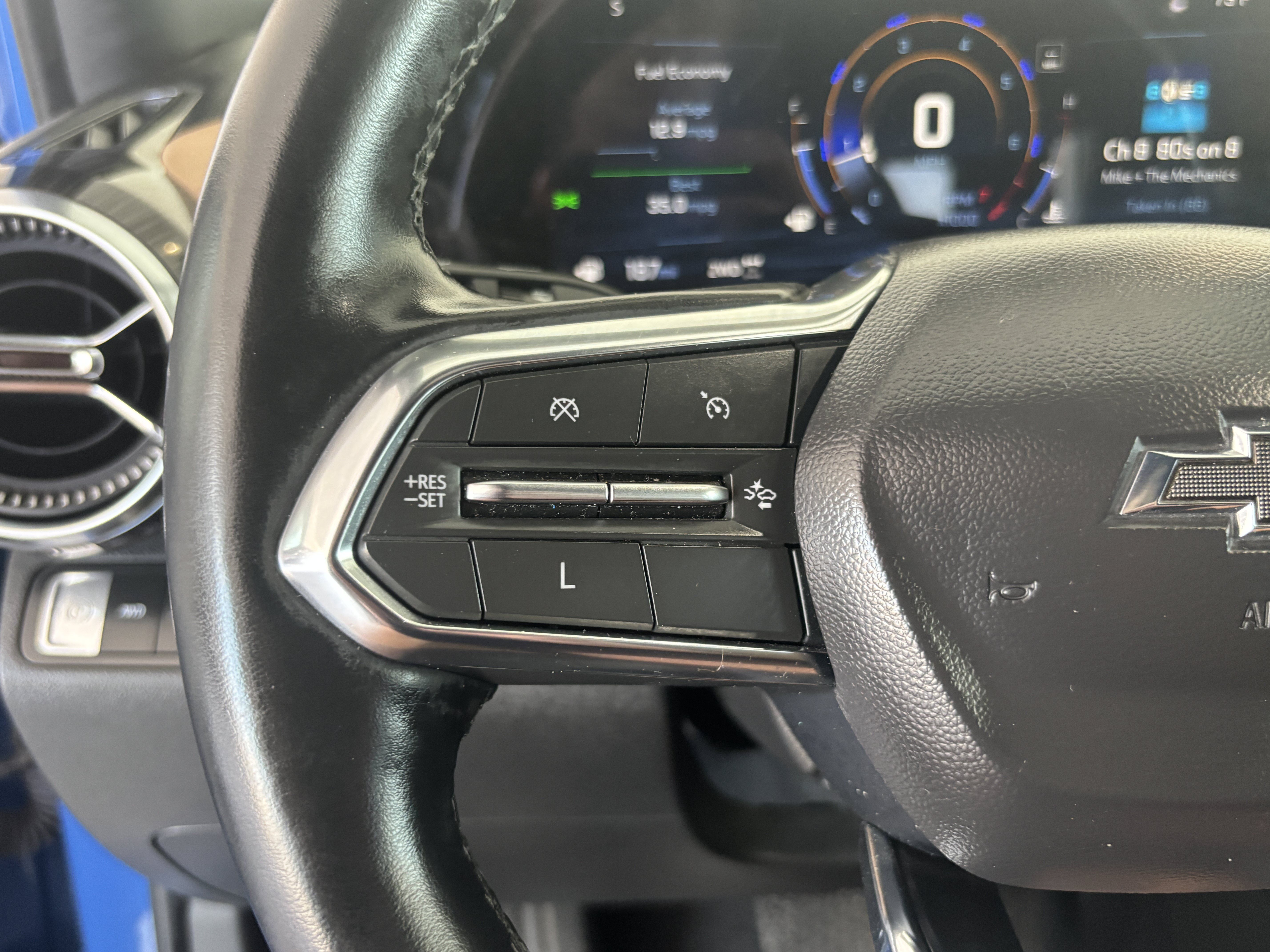 Used 2025 Chevrolet Equinox ACTIV w/ Safety and Technology Package AWD/4WD image 11