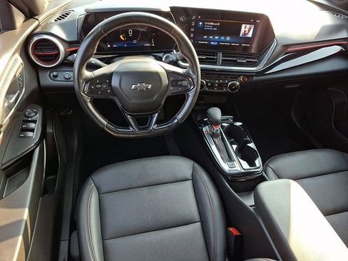 Used 2024 Chevrolet Trax RS w/ Sunroof Package FWD image 2