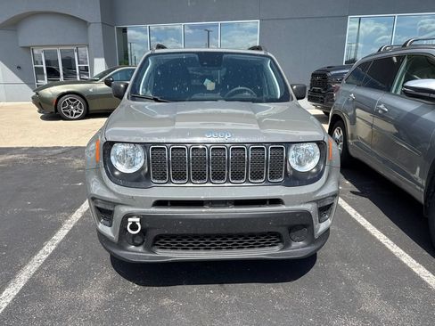Used 2021 Jeep Renegade Sport w/ Sport Appearance Group AWD/4WD image 2