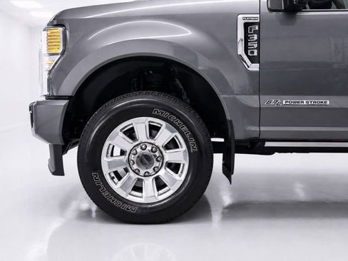Used 2022 Ford F350 Platinum w/ FX4 Off-Road Package AWD/4WD image 8