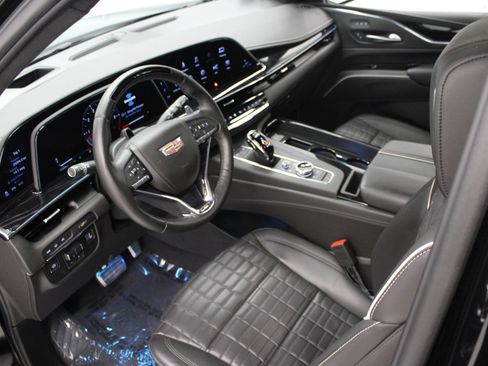 Certified 2023 Cadillac Escalade ESV V image 21