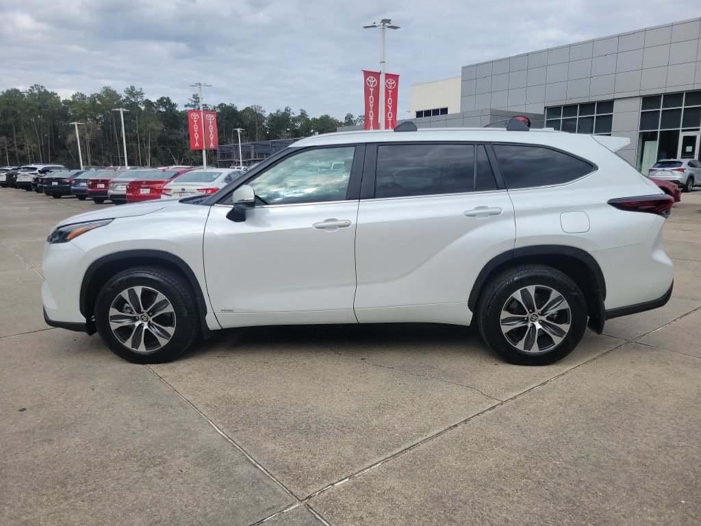 Certified 2026 Toyota Highlander XLE AWD/4WD image 2