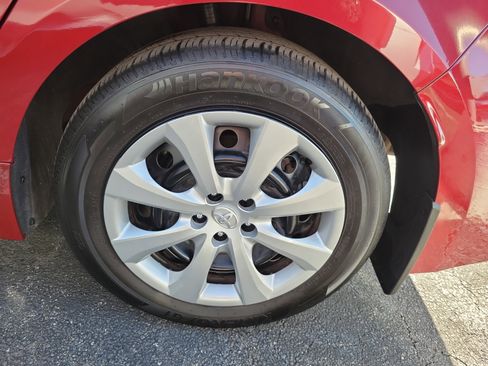 Used 2025 Toyota Corolla LE image 29