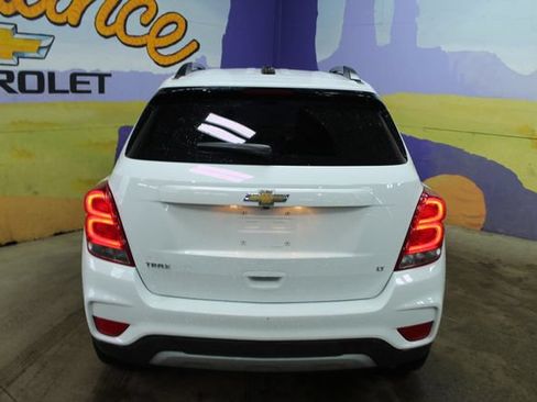 Used 2017 Chevrolet Trax LT w/ Sun & Sound Package FWD image 4