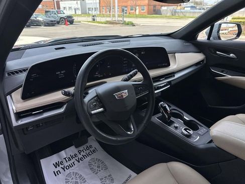 Certified 2024 Cadillac XT4 Luxury w/ Cold Weather Package AWD/4WD image 19