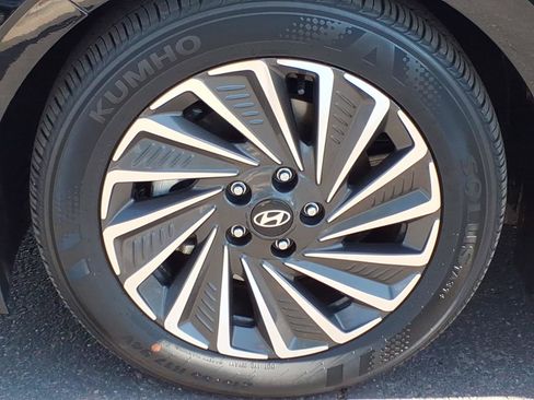 Certified 2025 Hyundai Sonata Limited FWD image 9