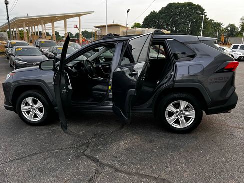 Used 2021 Toyota RAV4 XLE image 8