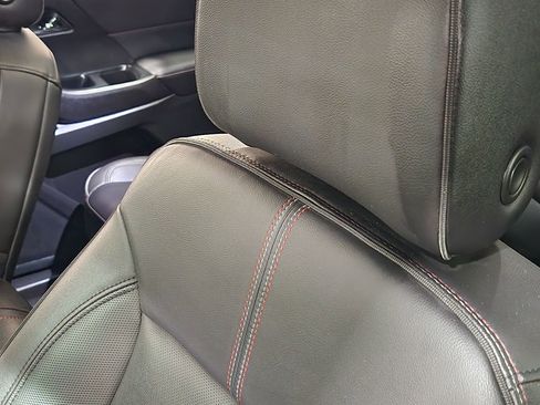 Used 2023 Chevrolet Traverse RS image 34