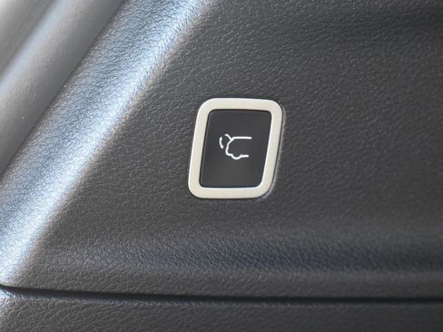 Used 2025 Chrysler Pacifica Select FWD image 20