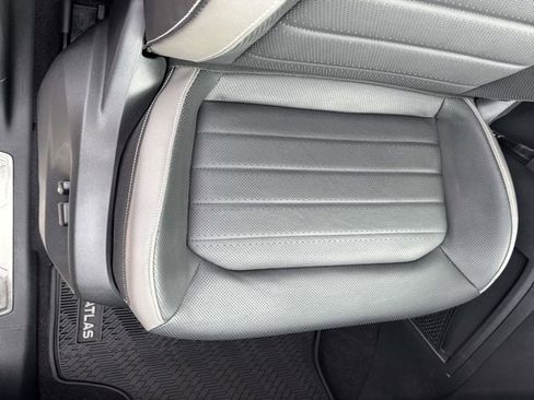 Used 2022 Volkswagen Atlas SEL Premium image 19