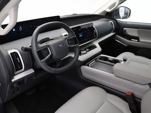 Used 2025 Ford Expedition Max Active AWD/4WD image 14