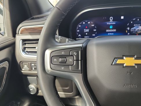 Used 2023 Chevrolet Suburban LT RWD image 21