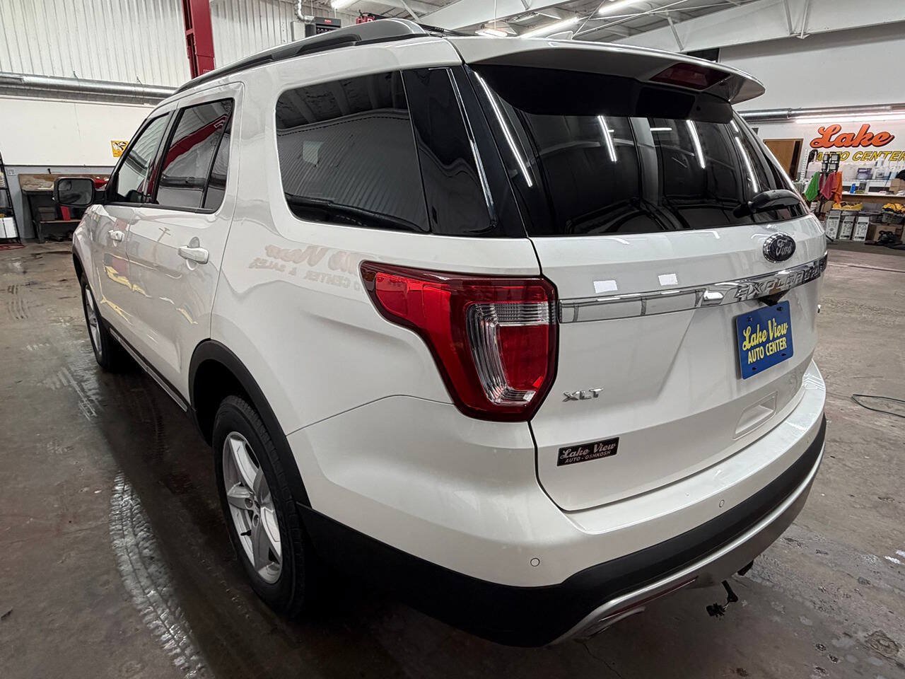 Used 2016 Ford Explorer XLT w/ Equipment Group 202A AWD/4WD image 6