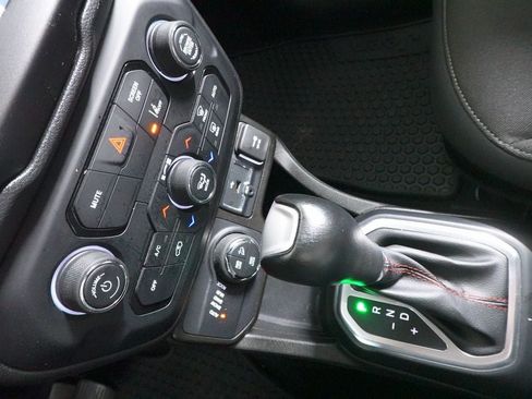 Used 2023 Jeep Renegade Trailhawk AWD/4WD image 15
