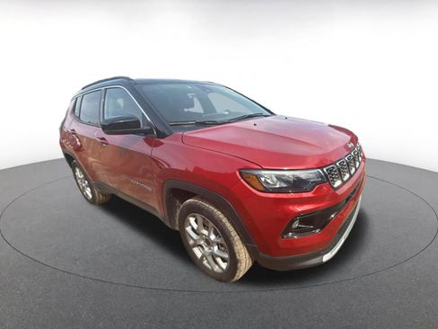 Used 2025 Jeep Compass Limited image 2