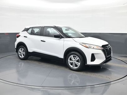 New 2025 Nissan Kicks Play S