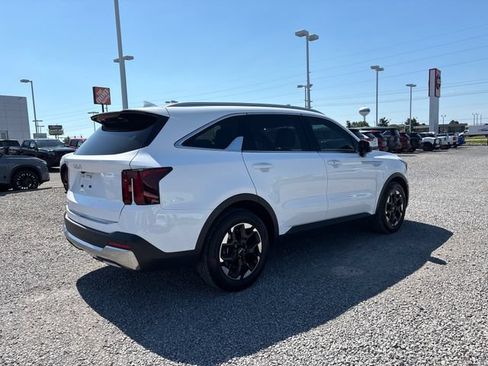 Used 2024 Kia Sorento S FWD image 3