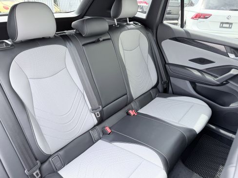 New 2026 Volkswagen Tiguan SE R-Line AWD/4WD image 32