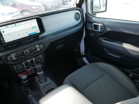 Used 2024 Jeep Wrangler Willys image 11