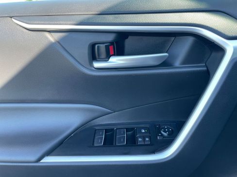 Used 2025 Toyota RAV4 XLE image 20