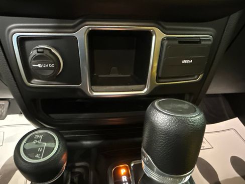 Used 2022 Jeep Wrangler Unlimited Sport AWD/4WD image 28