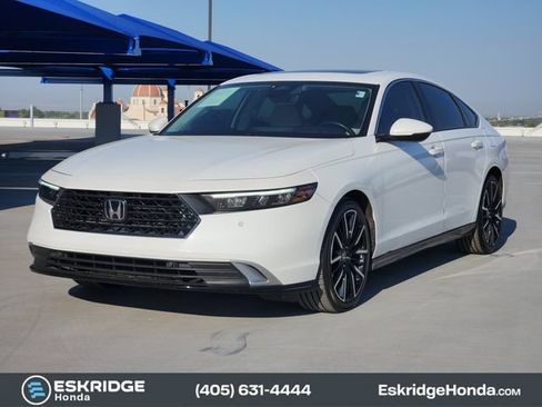 Used 2024 Honda Accord Touring image 3