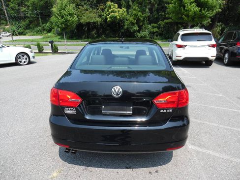 Used 2011 Volkswagen Jetta SE FWD image 5