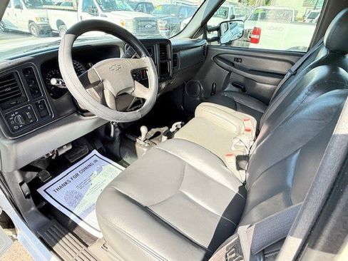 Used 2006 Chevrolet Silverado 3500 W/T w/ Heavy-Duty Power Package image 11