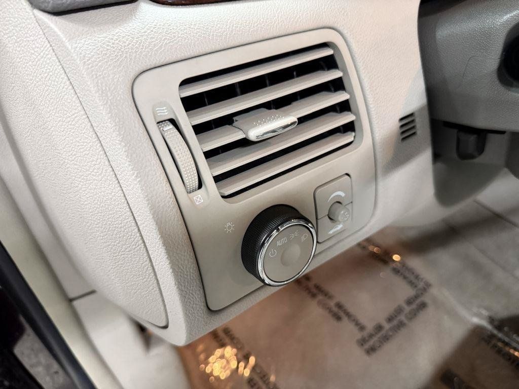 Used 2008 Buick Lucerne CXL FWD image 11