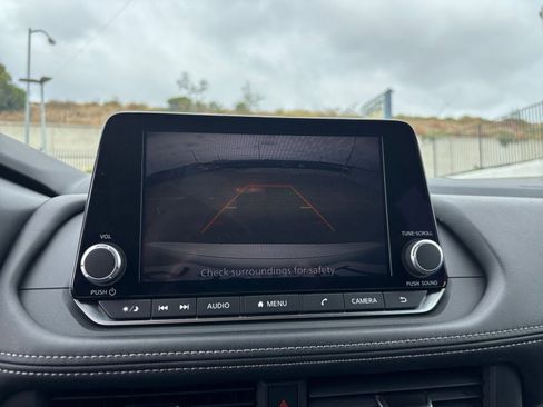 Used 2025 Nissan Rogue SV FWD image 25