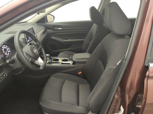 Used 2024 Nissan Altima 2.5 SV FWD image 17
