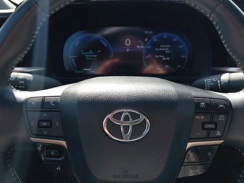 Used 2024 Toyota Crown Limited image 32