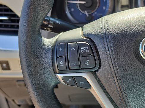 Used 2018 Toyota Sienna LE FWD image 28