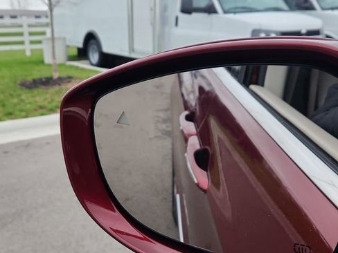 Used 2018 Chrysler Pacifica Touring-L image 36